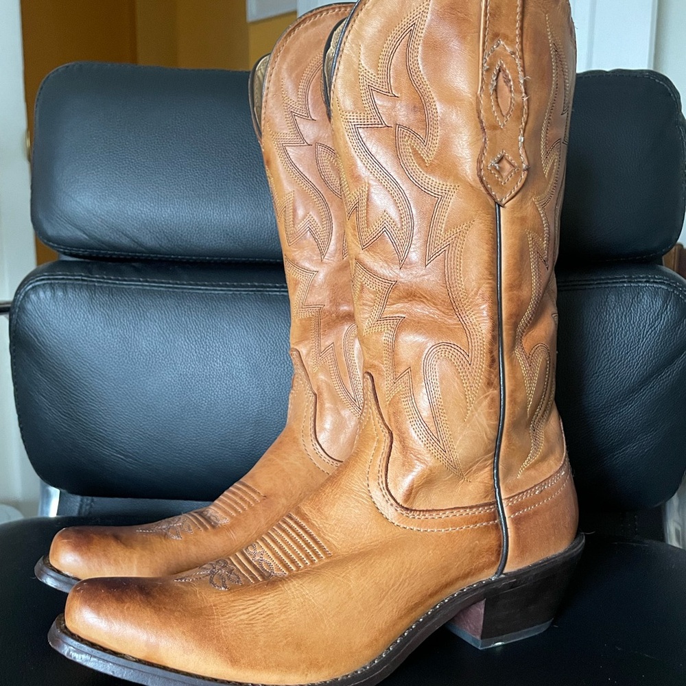 Nocona Tan Cowboy Western Boots with Classic Stitching